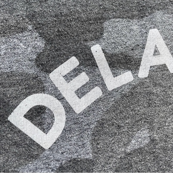 League University of Delaware Blue Hens Gray Camo Sweatshirt Women’s Size Large - Picture 4 of 12